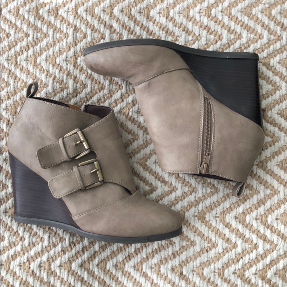 Beige/tan ankle boots!